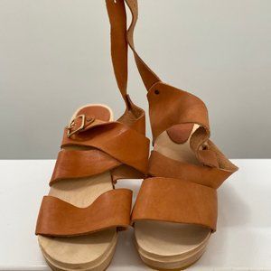 Bryr clog sandals